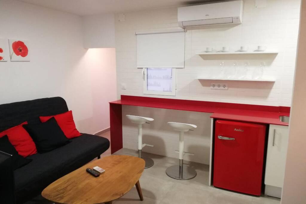 شقة M1 Cool Loft 1 Min Walk To Metro 15 Min Center By Metro إسبلوغيس ذي يوبريغات المظهر الخارجي الصورة